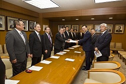 党本部谷垣禎一総裁への要望